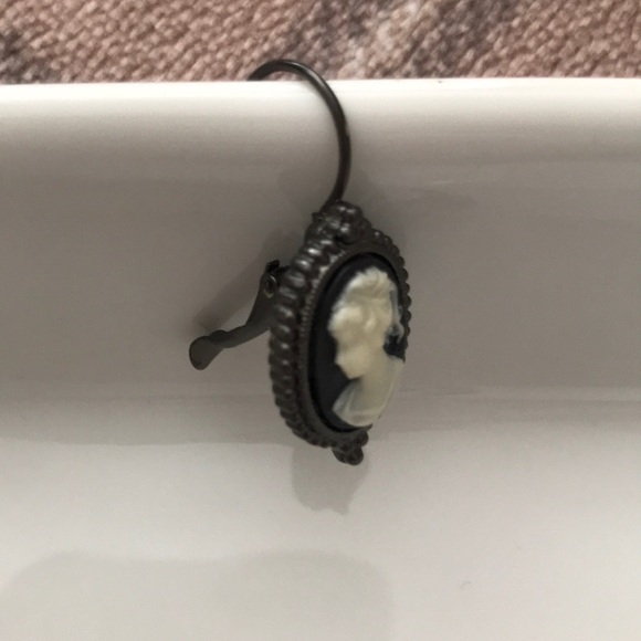 Earrings - Picture 2 of 6